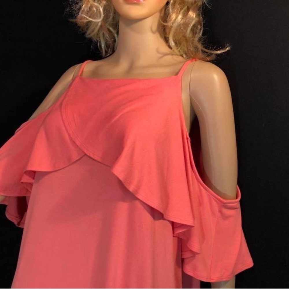 XL Flattering peek-a-boo shoulder dress - Picture 7 of 8